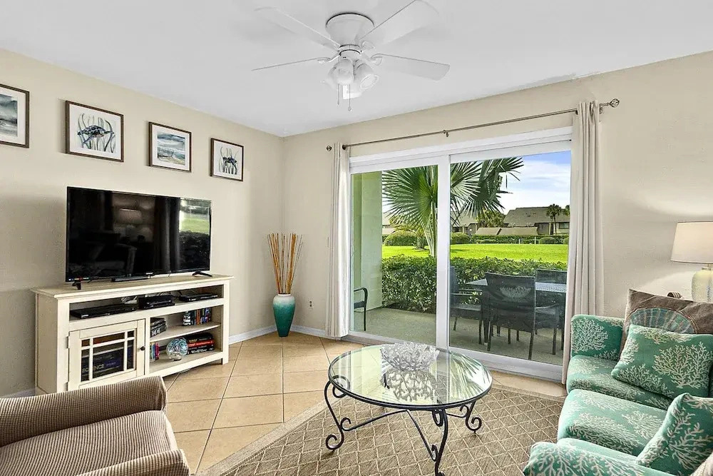 Garden-level Condo With Patio, 2 Pools, Gym, Tennis & Sauna - Steps to the Beach