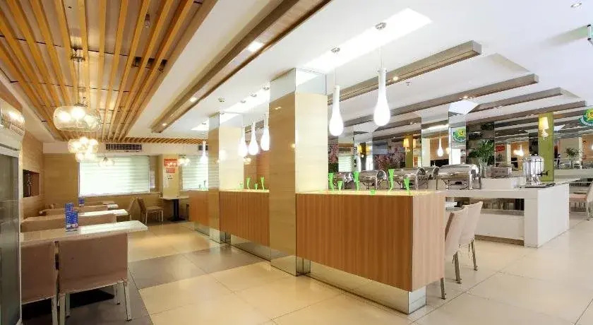 Yunqi Hotel