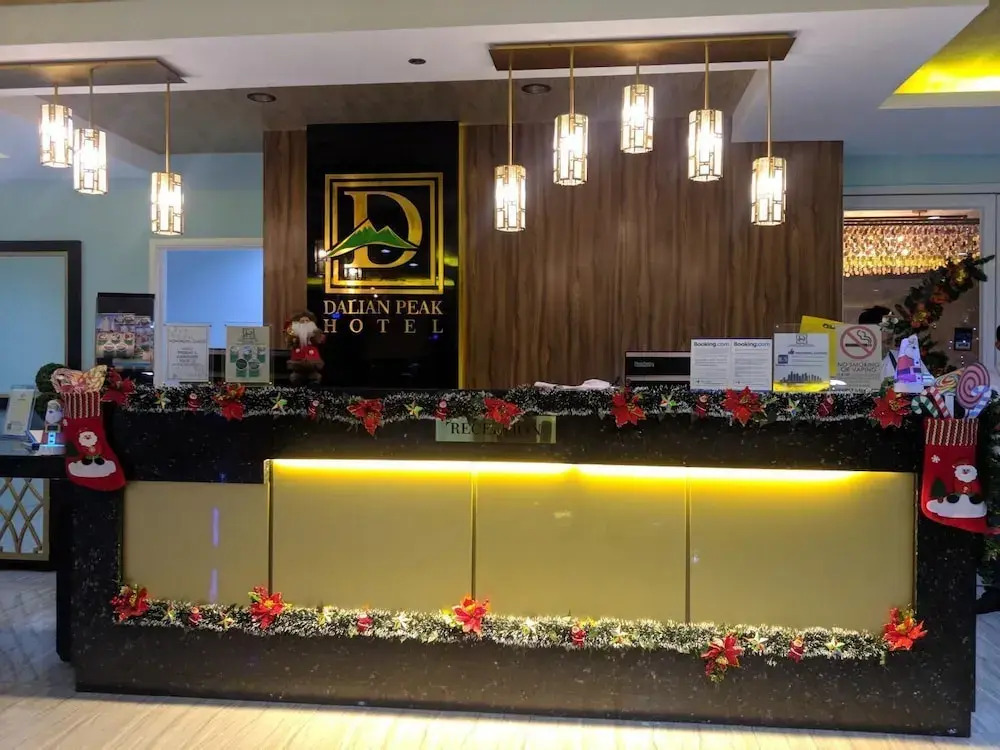 Dalian Peak Hotel