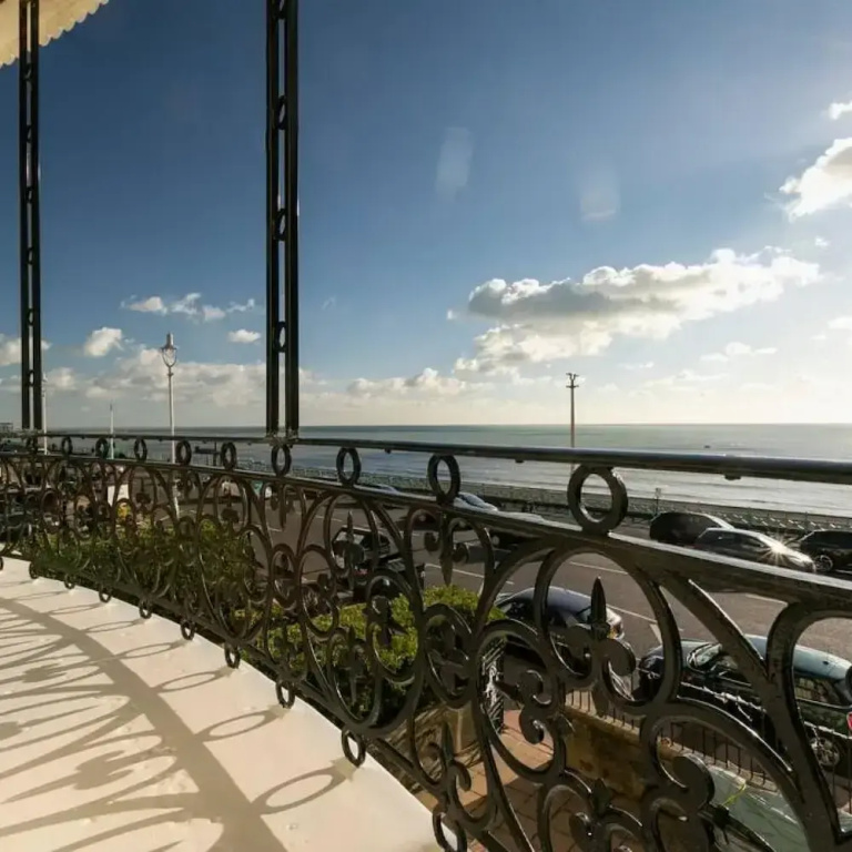 Marine Parade Sea View 2-bedroom Apartment