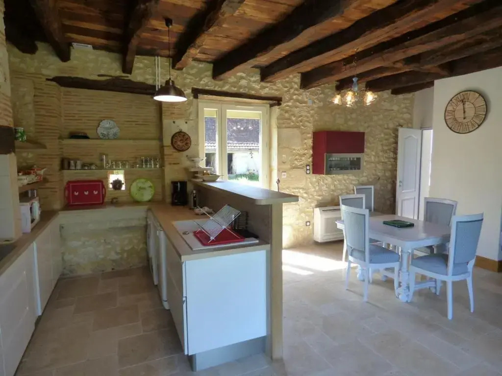 Gîte Saint-Pierre-de-Chignac, 3 pièces, 6 personnes - FR-1-616-18