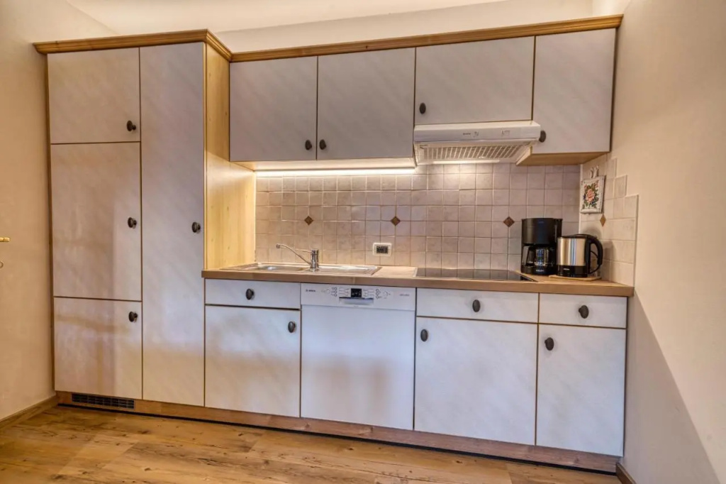 Kreuzwegerhof Nals - Apartments with Pool and Air Conditioning near Merano & Bolzano