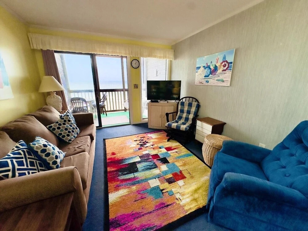 Tilghman Beach And Racquet Club 304 3 Bedroom Condo by RedAwning, North Myrtle Beach