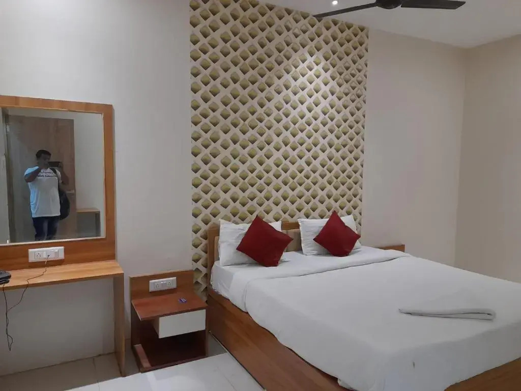 Hotel Shubharambh Lodging & Boarding By WB Inn