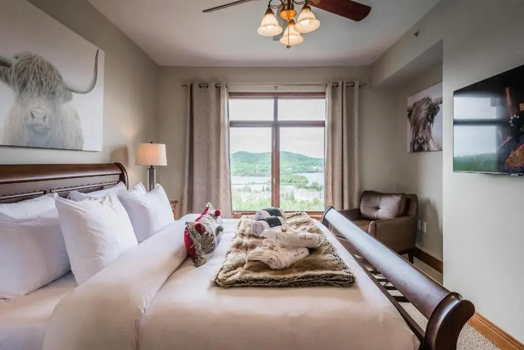 Altitude Tremblant - Ski In Ski Out 3 BDR Luxury Vacation Condo, Pool and Hot Tub 170-9
