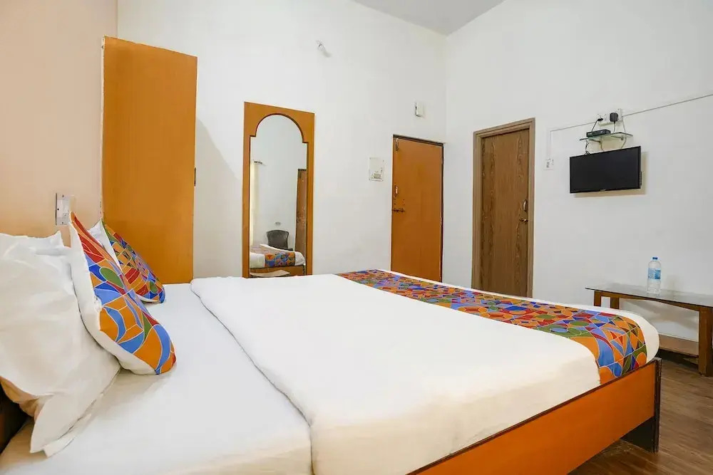 Fabhotel Girija