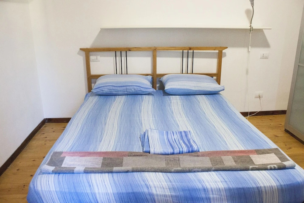 Nice Apartment in an English Style Building On the First Floor, With air Conditioning, Wifi and Sewing