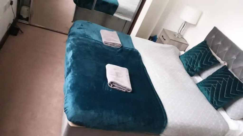 Dagenham - Dwellers Delight Living Ltd Services Accommodation - Greater London , 2 Bed Apartment with free WiFi & secure parking