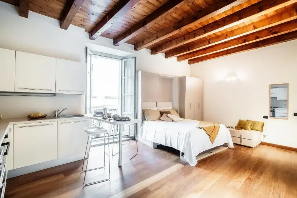 Del Pero Suite - by MyHomeInComo