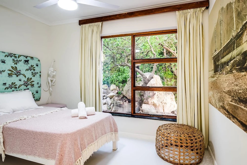 Luxurious Camps Bay Retreat w Sea Views Rock Residence