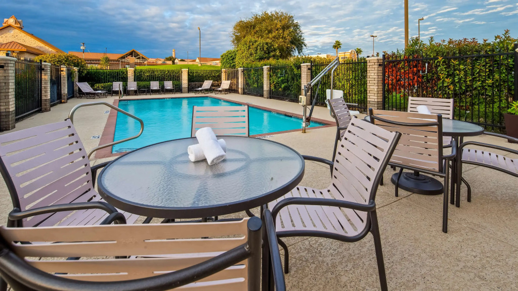 Best Western Plus Lake Worth Inn & Suites
