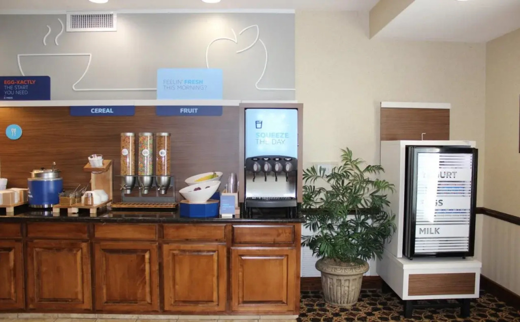 Holiday Inn Express Hotel & Suites Center by IHG