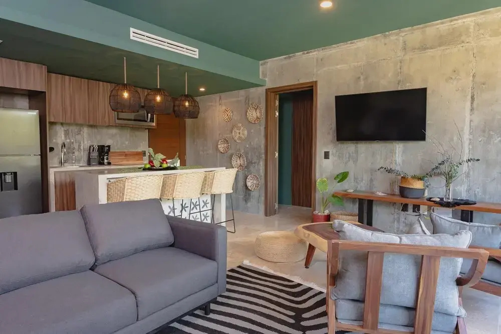 Stunning 2 Bed Condo Pools Gym Cenote Access