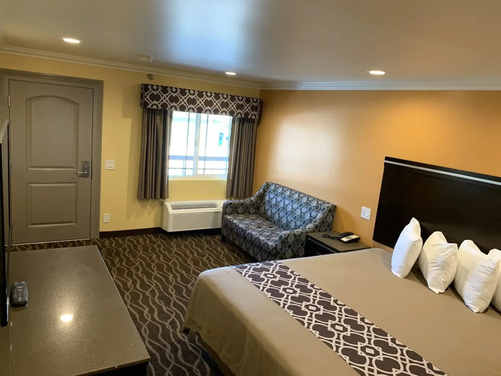 Industry Inn & Suites