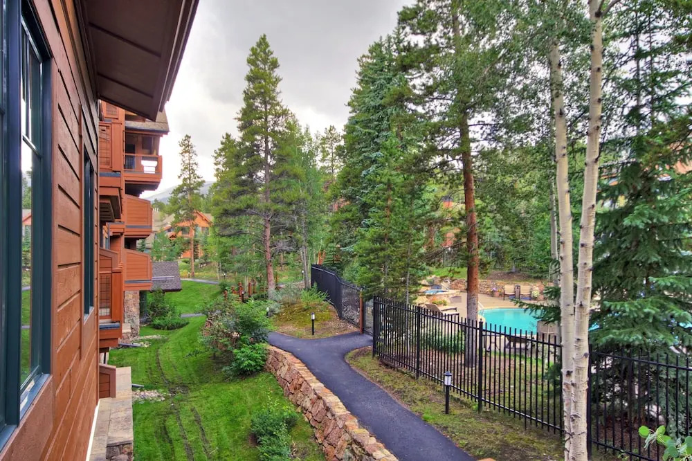 2br W/ Deck + Alpine Views Sleeps 6 - Ski-in Access 2 Bedroom Condo by RedAwning