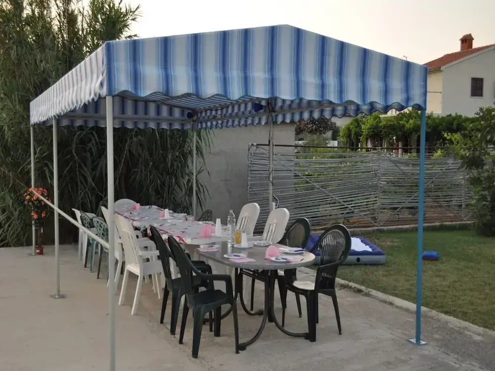 Elegant Holiday Home in Privlakaw With Garden