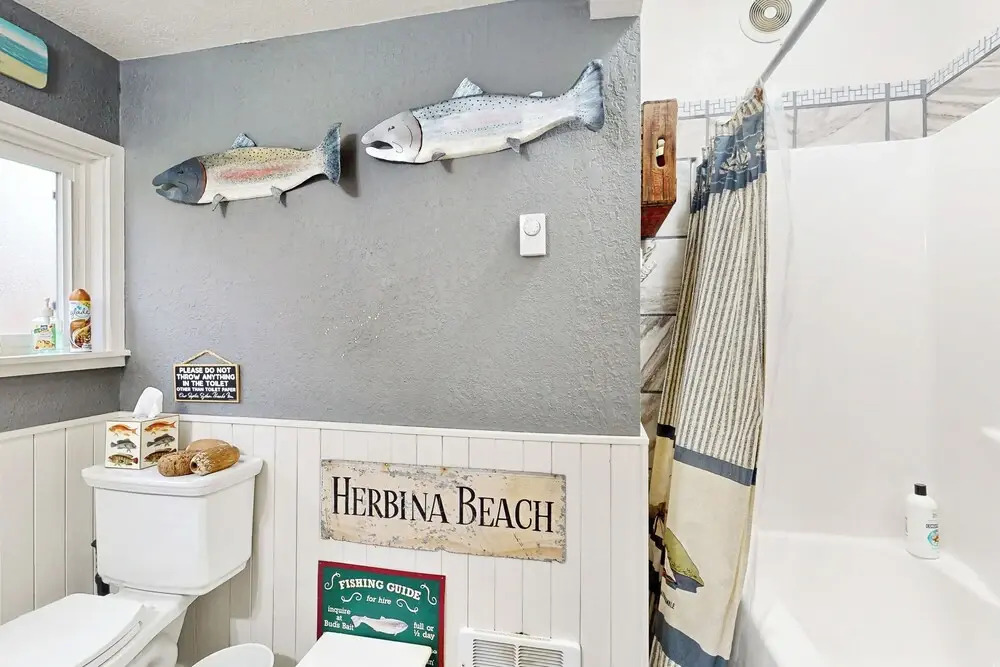 3 BR Cozy Cottage: w/ Hot Tub & Wifi