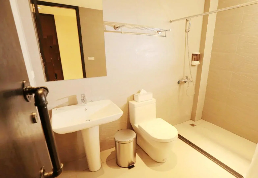 101 Single Bar Hostel