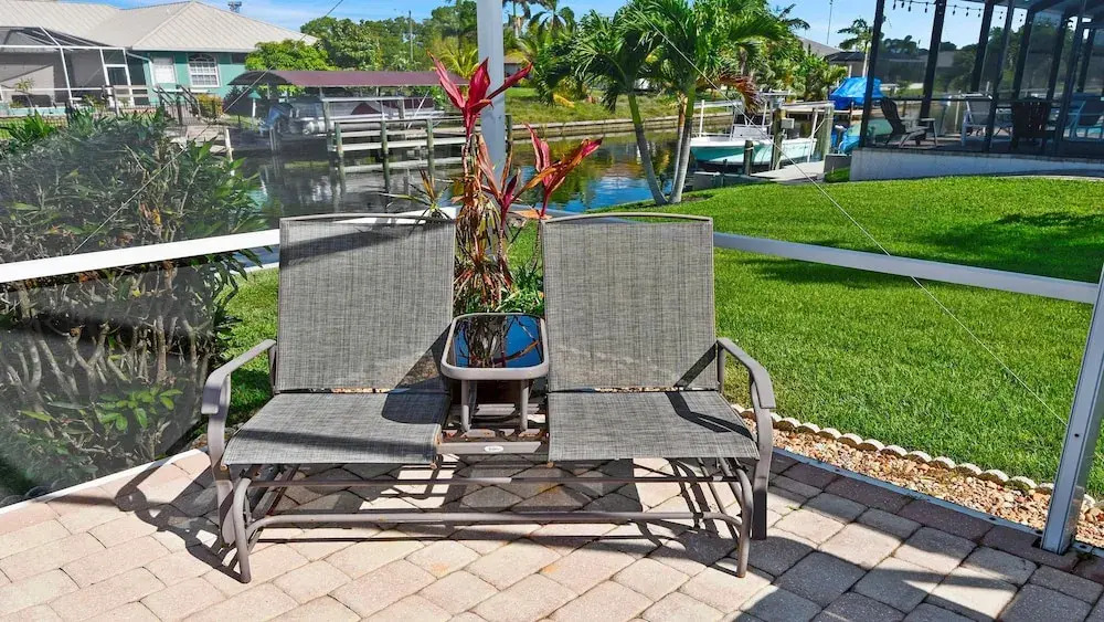 Just Chill Modern Canal Villa w Heated Pool