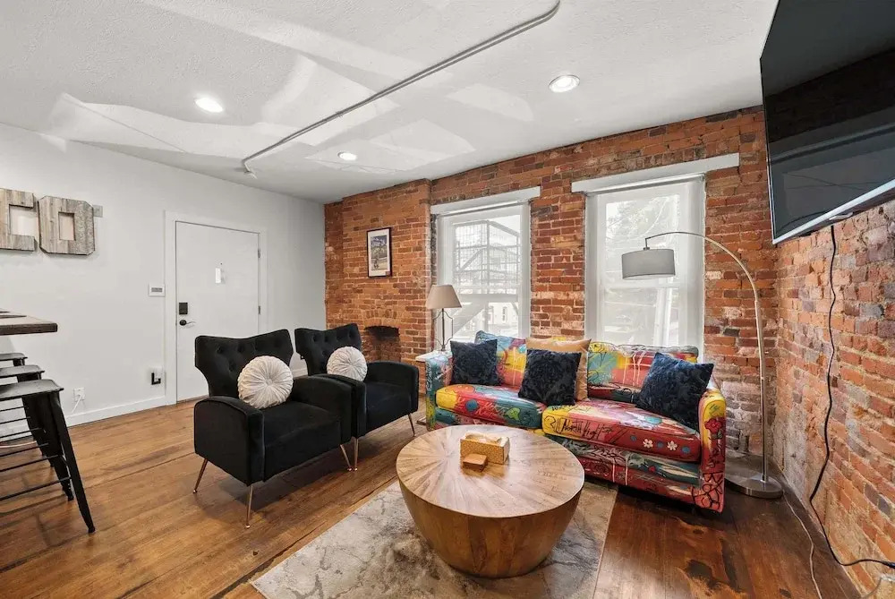Short North Lounge Stay for 2