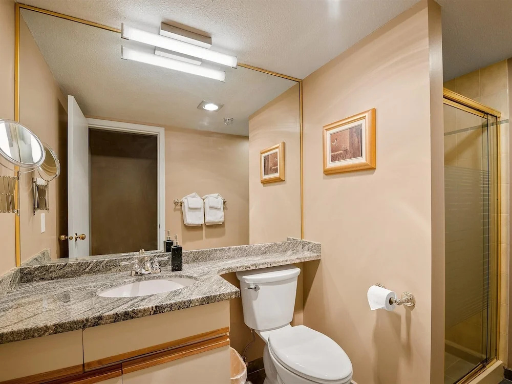 Glacier Suite at Snowberry