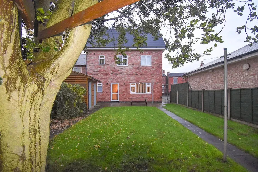 2 Bedroom City Apartment - Close to Queens Hospital