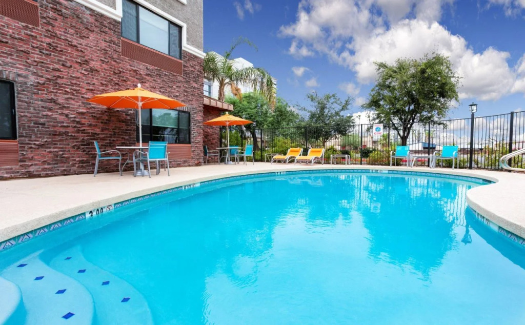 Holiday Inn Express and Suites Phoenix Tempe - University
