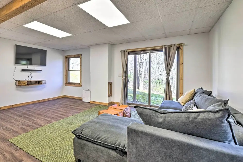 Pocono Retreat, 1 Mi to State Park & Ski Access!