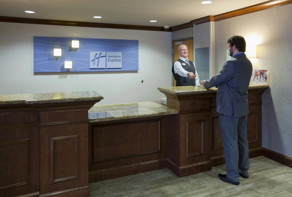 Holiday Inn Express & Suites Bloomington West by IHG
