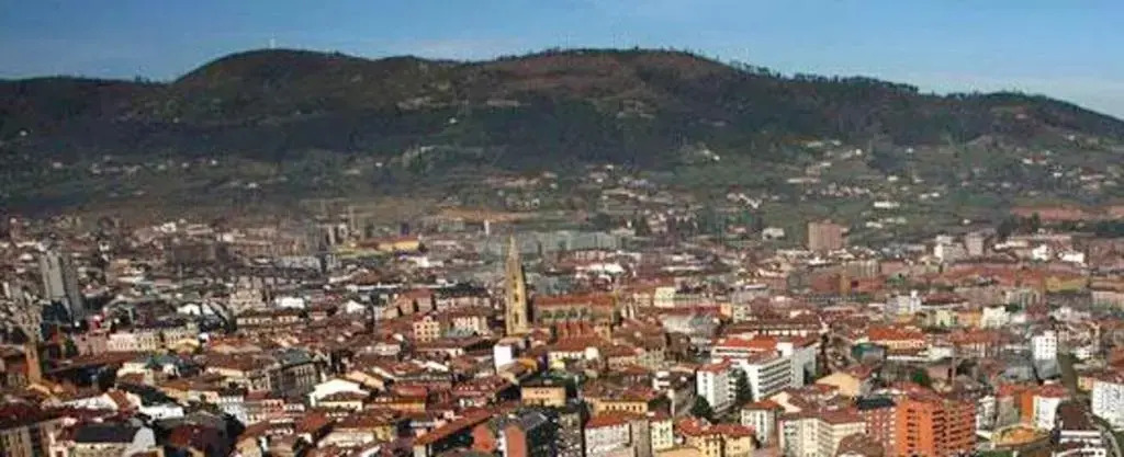 Apartment With 2 Bedrooms in Oviedo, With Wonderful Mountain View and Wifi Near the Beach
