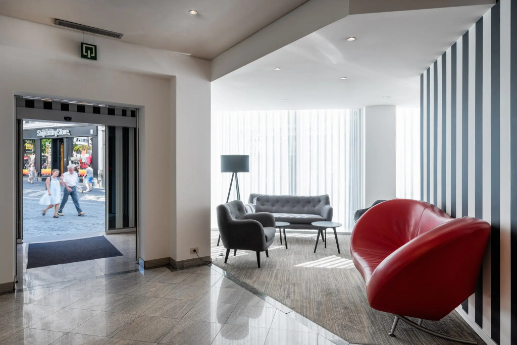 Aris Grand Place Hotel