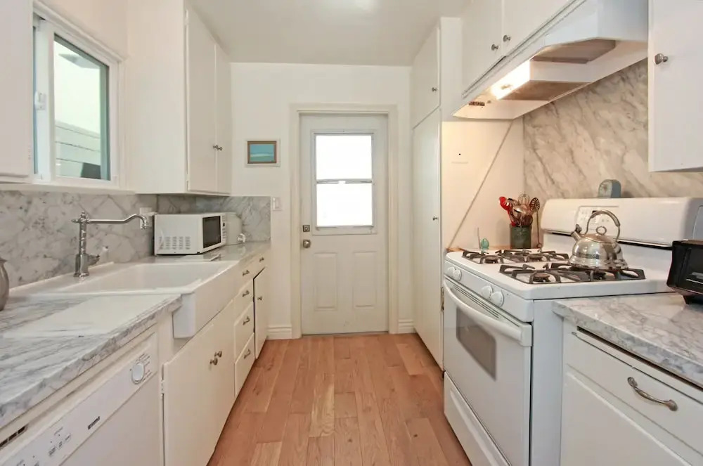 W. Bay Ave (68433) - 2 Br townhouse by RedAwning