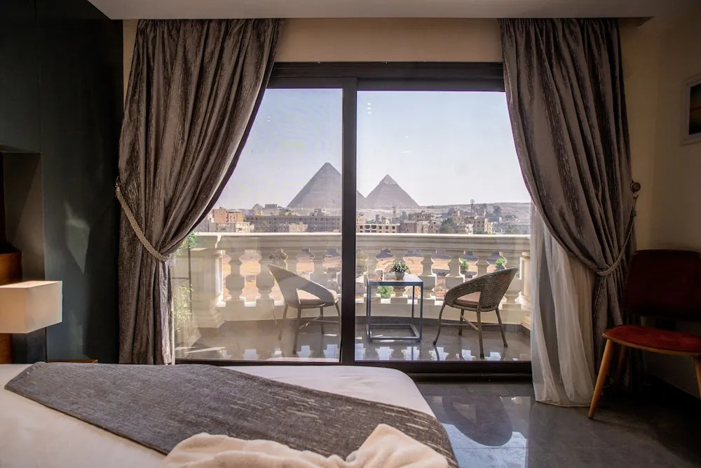 Top pyramids view hotel