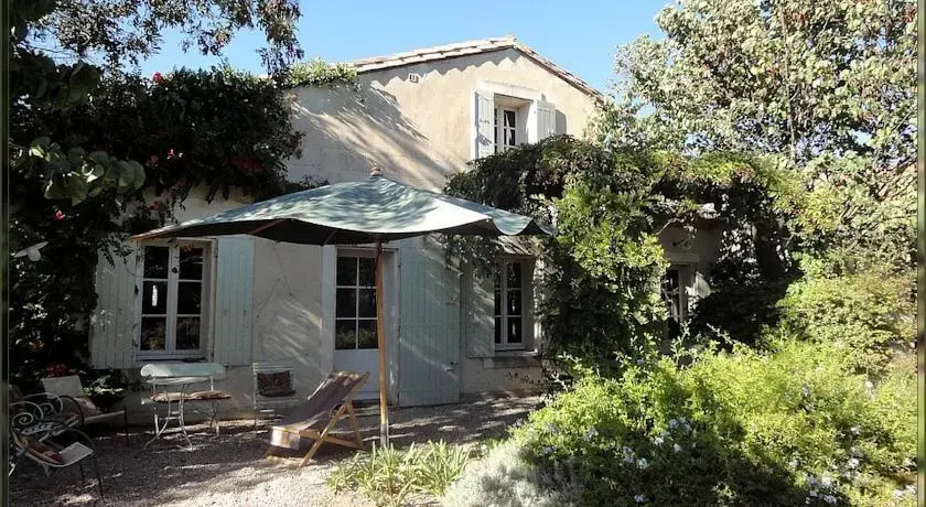 Les Trois Cyprès