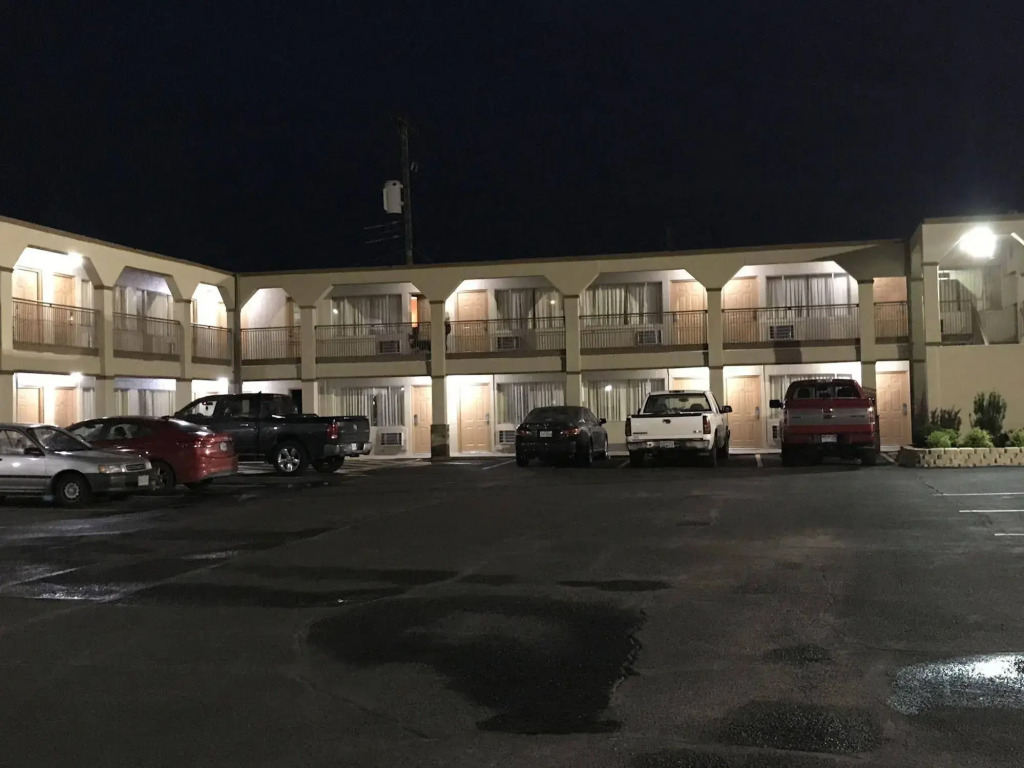 Hutchinson Inn