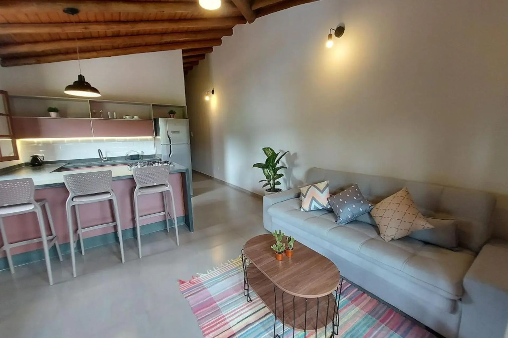 Sapeca - Novo Flat c/ piscina, 50mts da praia, churrasqueira privativa, ar con, wi-fi, netflix. 4pessoas, garagem