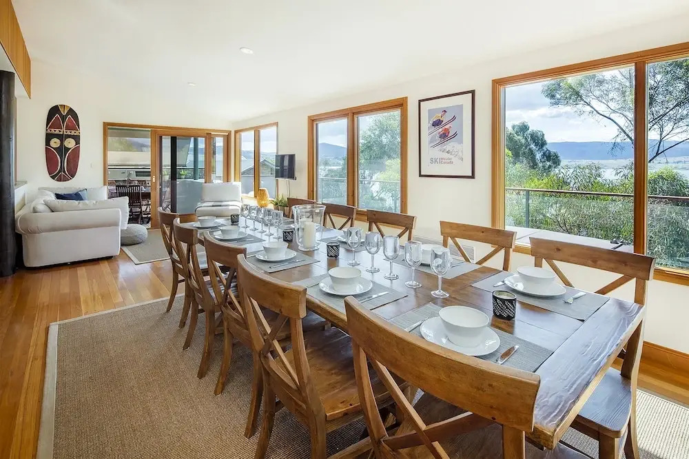 Rimrock - Superior waterfront home