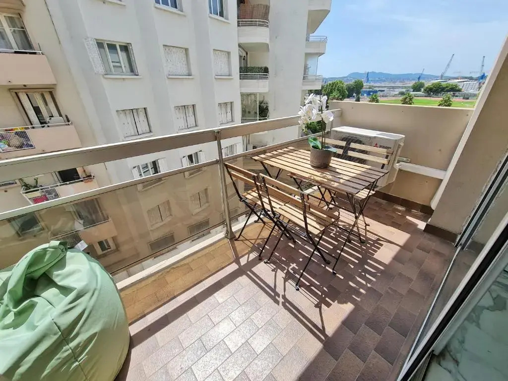 GregBnb-com - T2 Pleine Ville - CLIMATISE - BALCON - 1