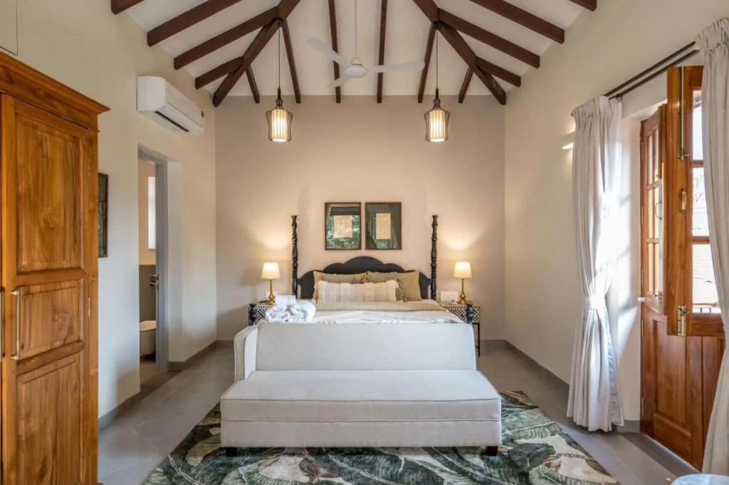 ELIVAAS 4 BHK with Pvt Pool & Terrace - Opalys
