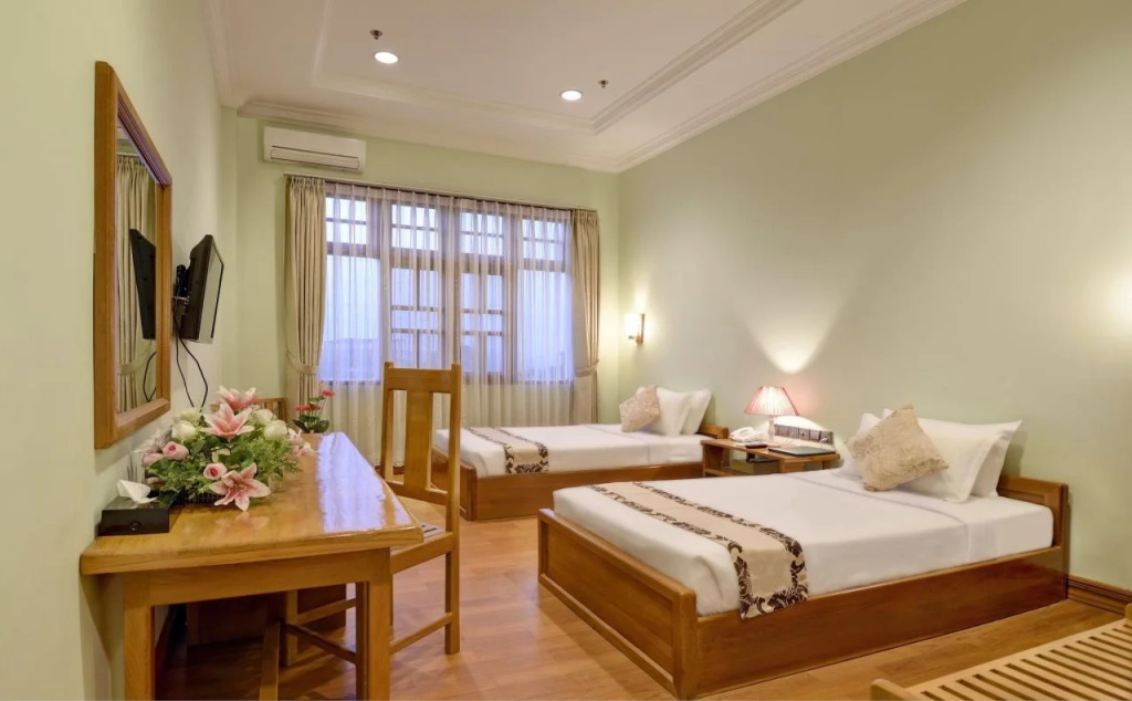 Jade Royal Hotel