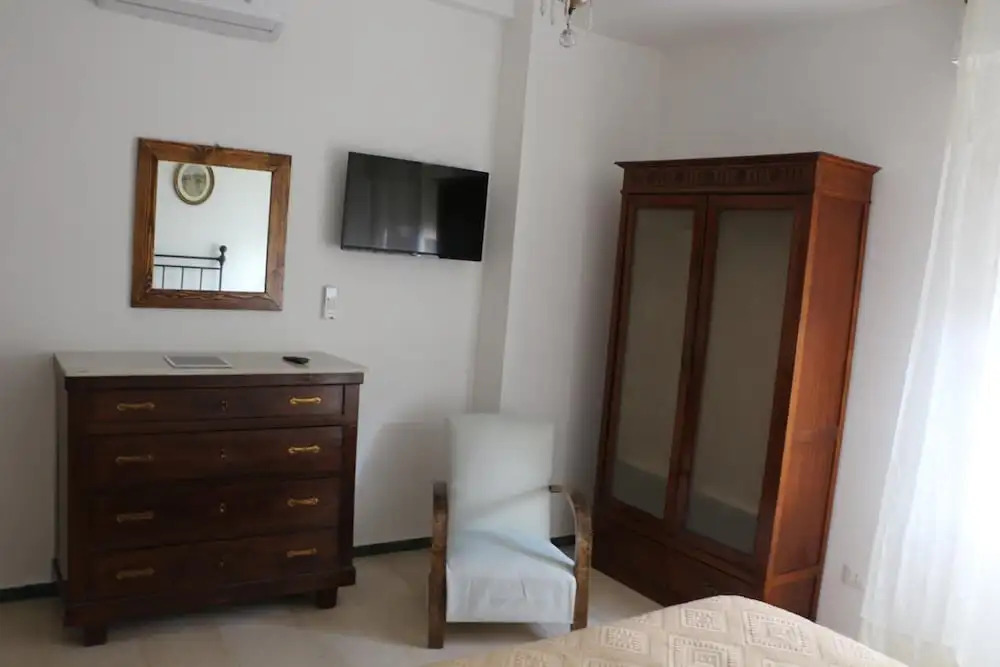 HouseInTheLight B&B
