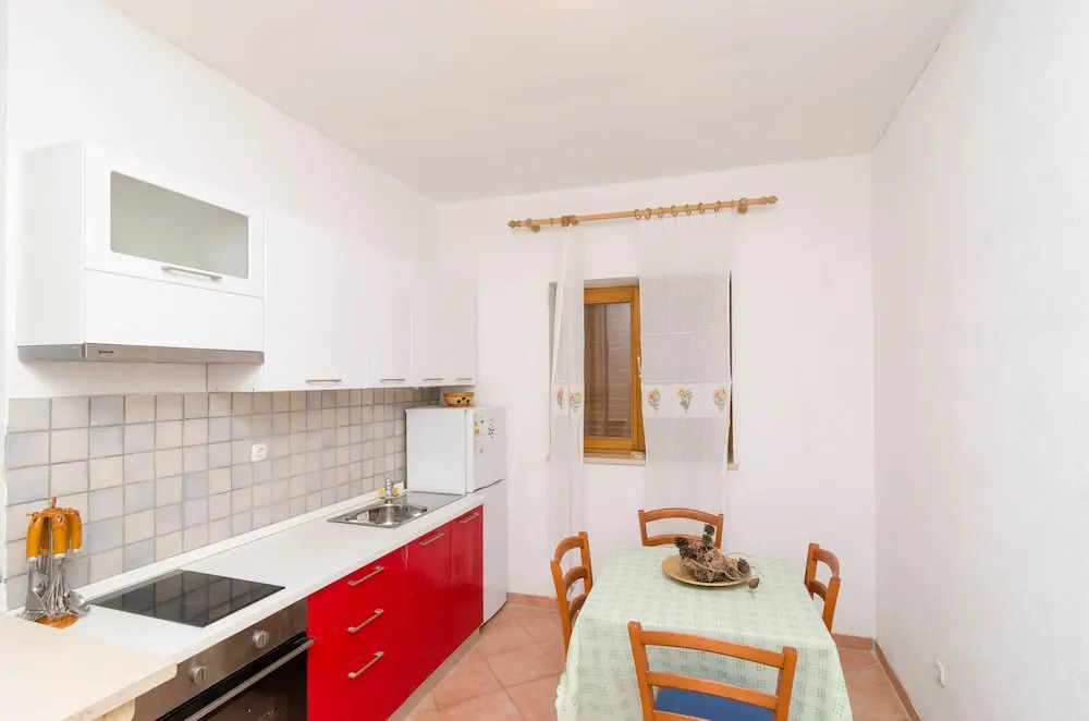 Apartments Limuni