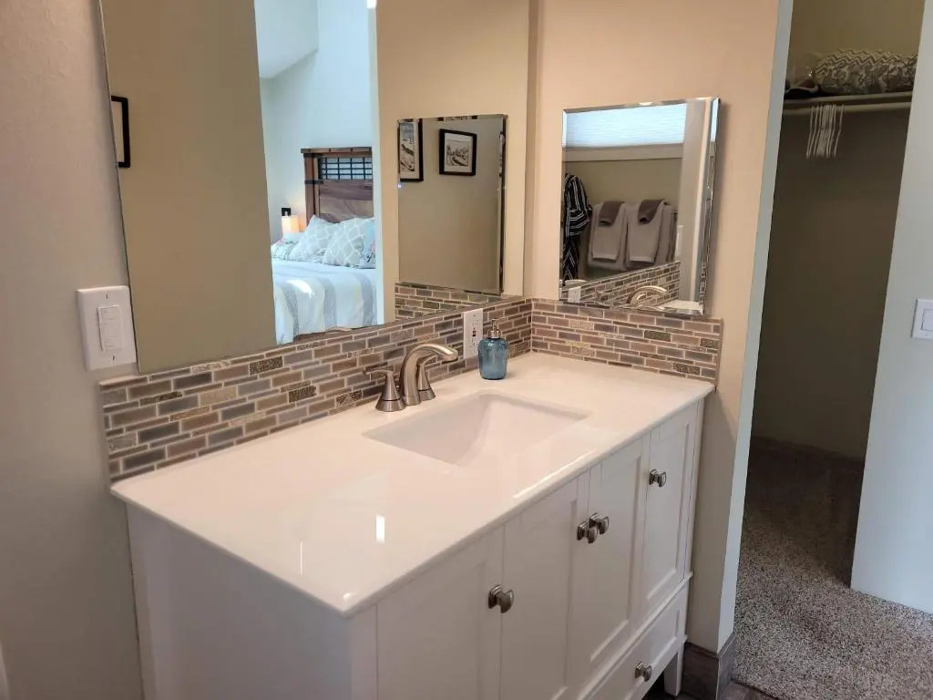 Creekside Home - Contemporary 3br/3ba Home Walking Distance to Frisco Main St and Free Shuttle
