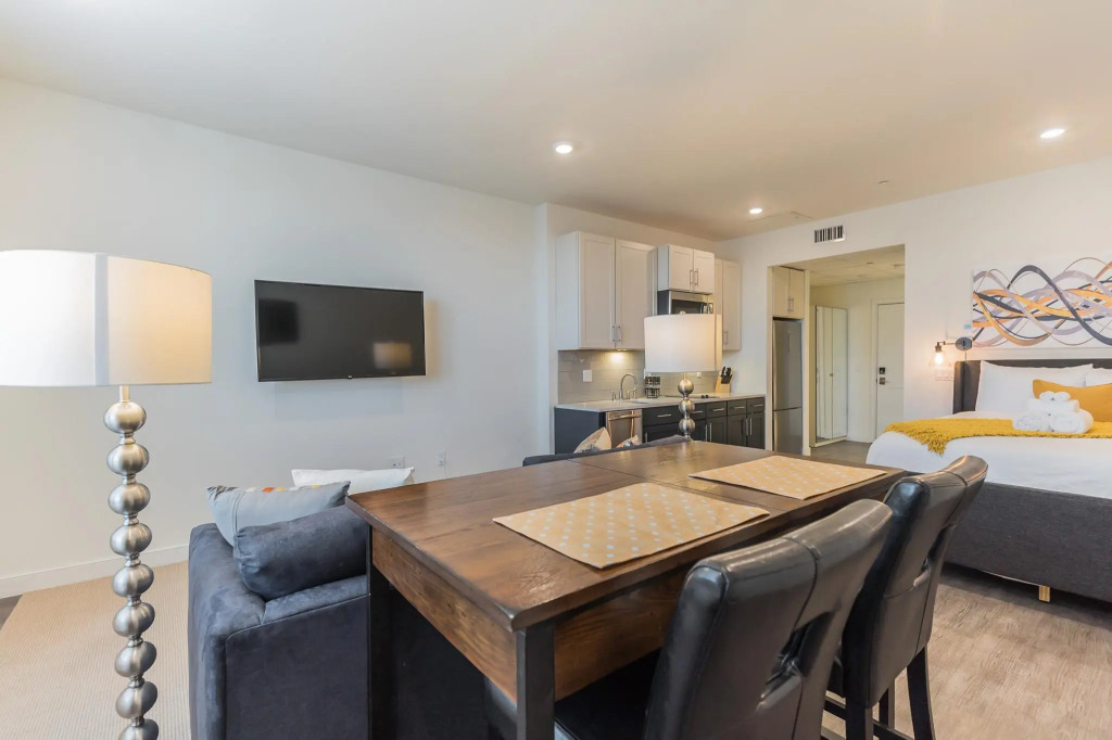 Pine Suite - 409
