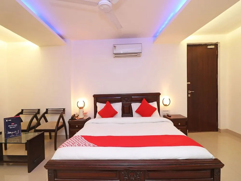 OYO 11878 Hotel De DS Plaza