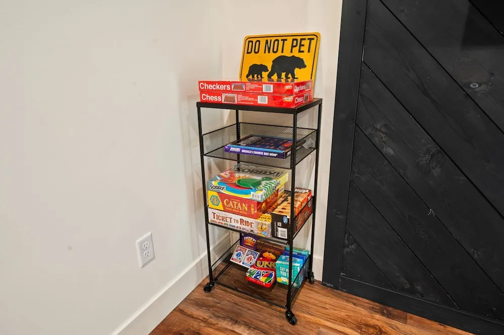 Game Room-hot Tub-10 Mins to Downtown Gatlinburg