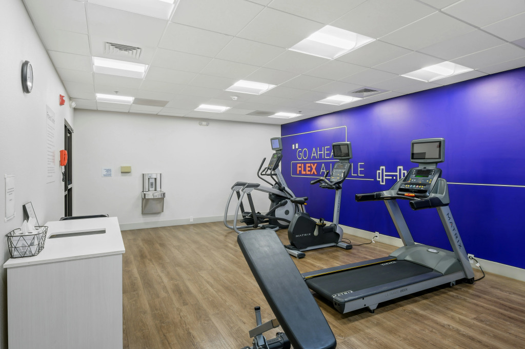 Holiday Inn Express & Suites White Hall by IHG