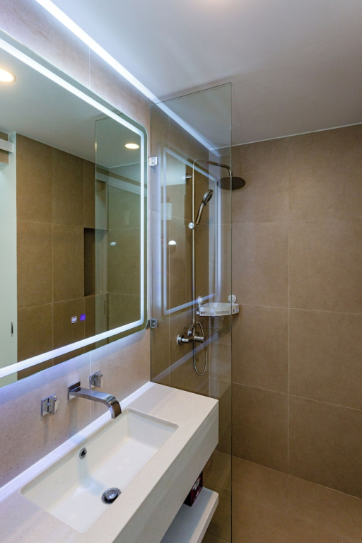 Prime Location 1BR New Condo C269