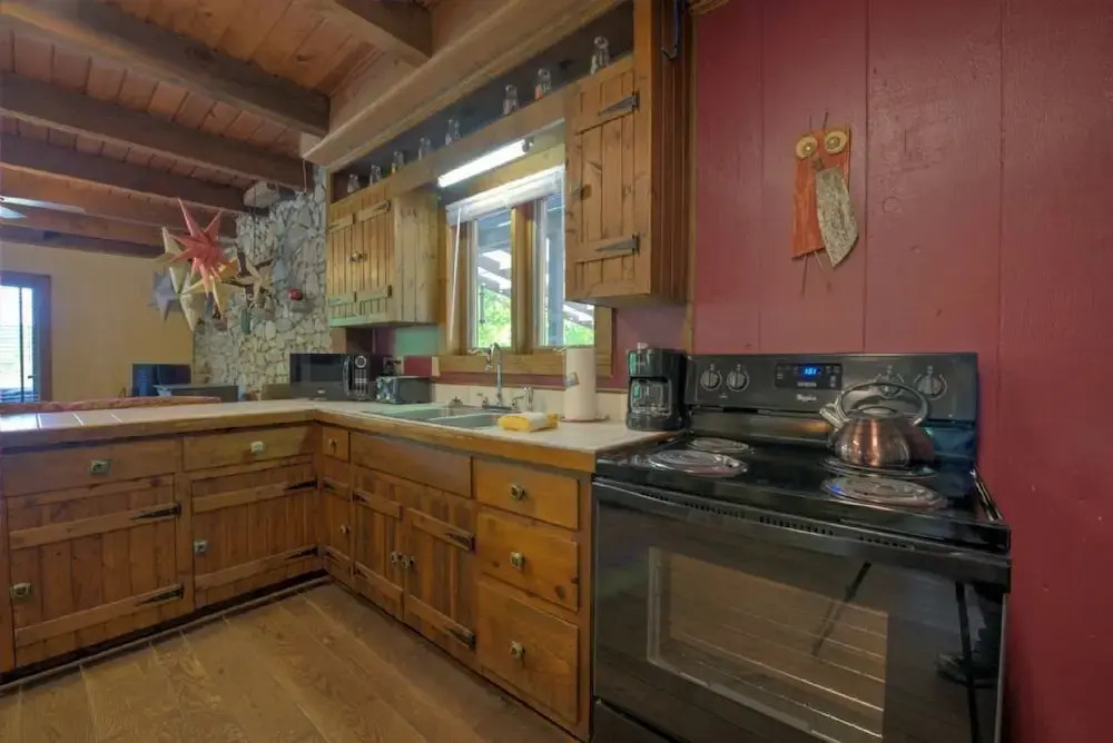 Red Nova - 3 Br Home