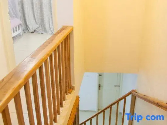 Scenic Lakeview Retreat – 8 Mins from Speke Resort